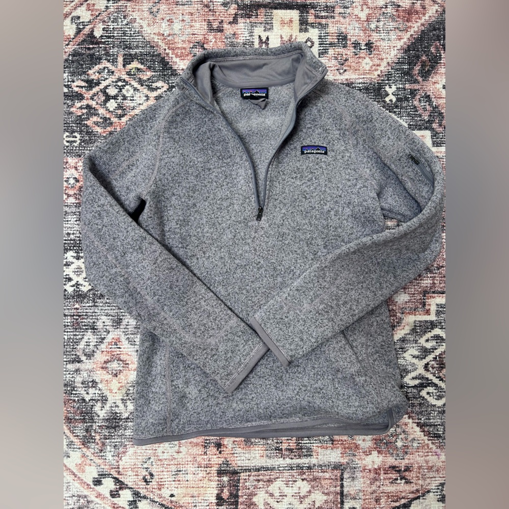 Patagonia Women’s Zip Up purple / heathered Sweater